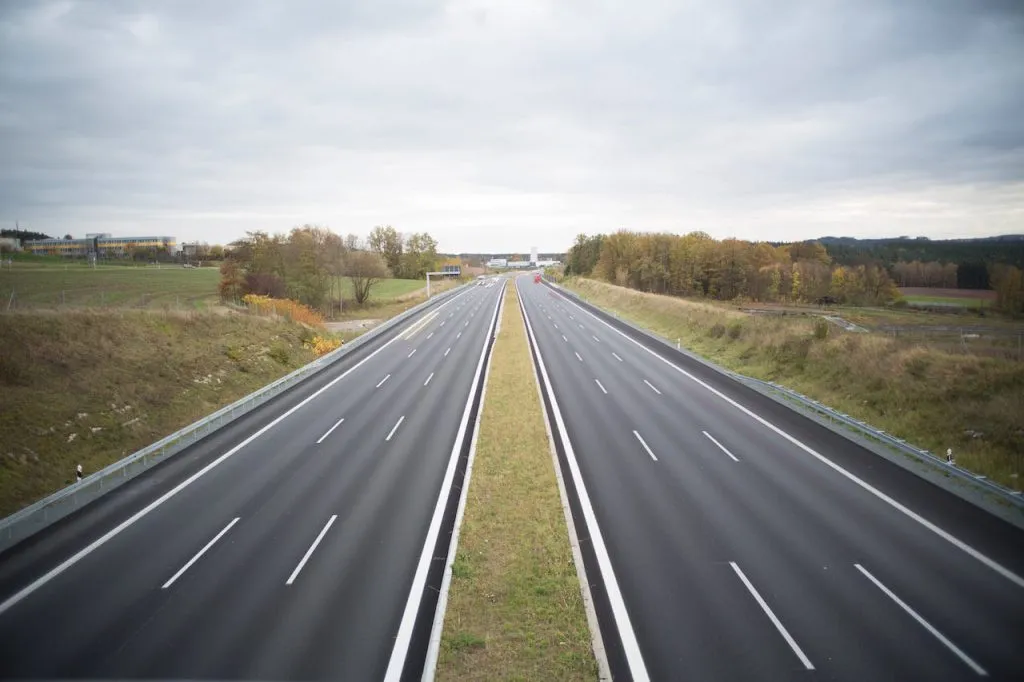 Ile można jechać ekspresówką? Wyjaśniamy